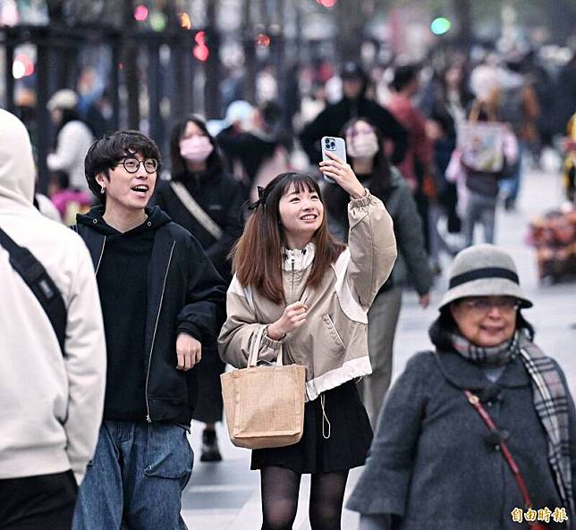 週二東北季風增強，北部及東半部零星降雨，跨年活動建議攜帶雨具。(資料照)