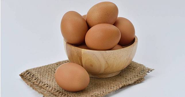 傳言「吃生蛋會害禿頭」究竟是否為真？雞蛋又該怎麼吃才好？營養師們有話說。（示意圖／翻攝Pexels）