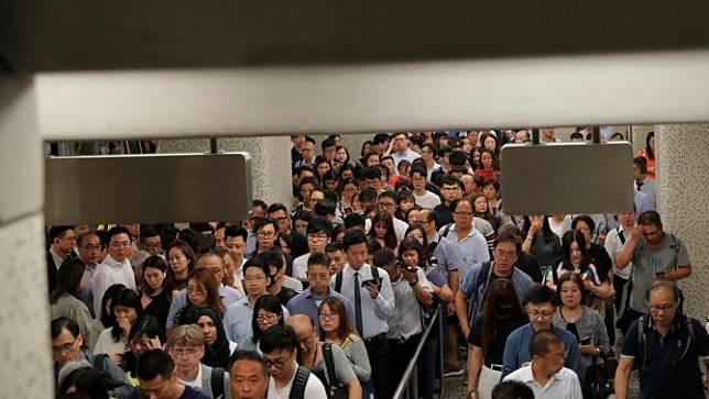 ผู้ประท้วงฮ่องกงนัดชุมนุมวันนี้-จันทร์หน้า ระบบเดินรถไฟใต้ดิน MTR ปิดบริการเร็วขึ้น