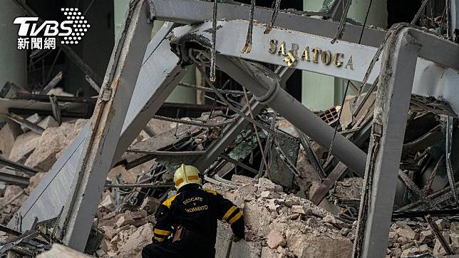 古巴首都哈瓦那（Havana）市中心的薩拉托加飯店（Hotel Saratoga）發生爆炸，已知至少22人死亡、70人受傷。（圖／達志影像美聯社）