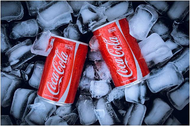 可口可樂等碳酸飲料可能將有斷貨危機。（圖／翻攝自Unsplash）