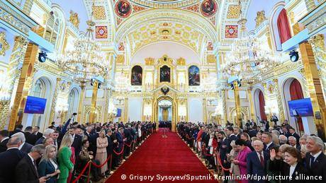 盛大的就職典禮是克裡姆林宮本周營造的氛圍之一。周四莫斯科還將迎來大規模的勝利日閱兵。
