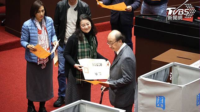 民進黨團於大法官同意權投票決議封殺劉靜怡。（圖／潘建樺攝）