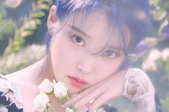 IU สวยสะพรั่งในทีเซอร์แรกจากคัมแบ็คฤดูใบไม้ร่วง + เผยรายละเอียดใหม่