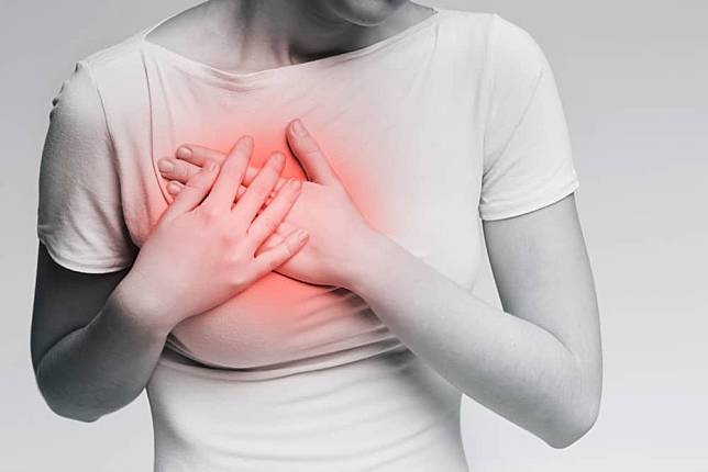 哺乳期乳腺炎原因～乳管堵塞或感染
