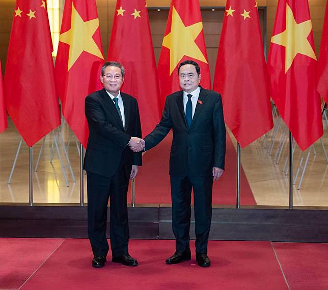 Chinese Premier Li Qiang meets with Tran Thanh Man, chairman of the National Assembly of Vietnam, in Hanoi, Vietnam, Oct. 13, 2024. (Xinhua/Li Tao)