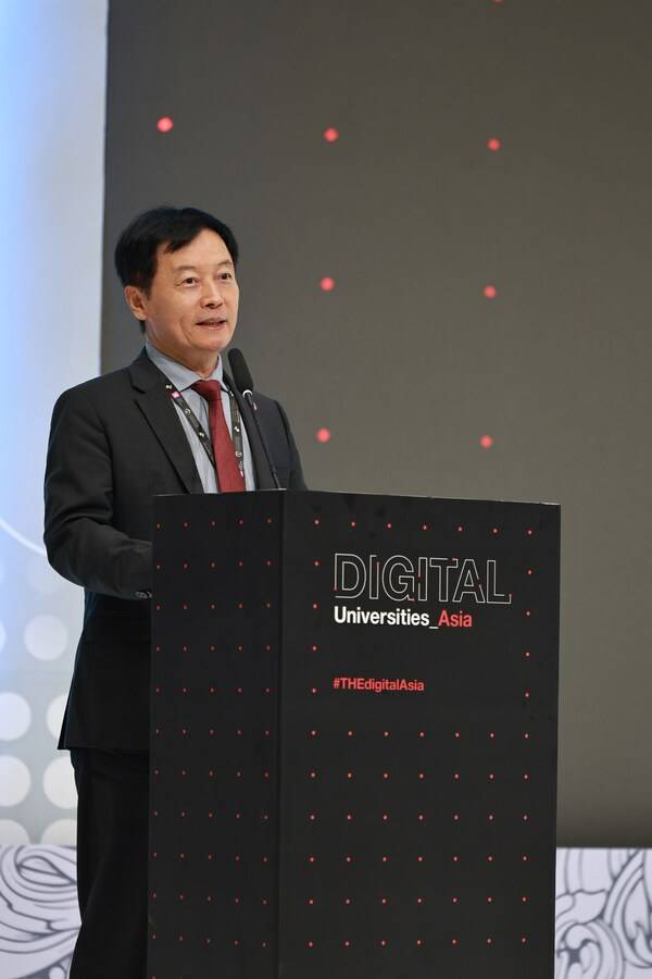 President Qin delivers a keynote address 