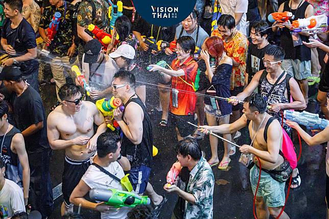 曼谷潑水節“是隆路”封路LGBTQ一級戰區實況 (多圖)