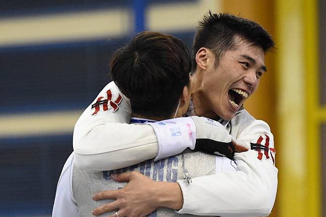 Cheung Siu-lun hugs teammate Cheung Ka-long after punching their Olympic tickets in Cairo. Photo: FIE