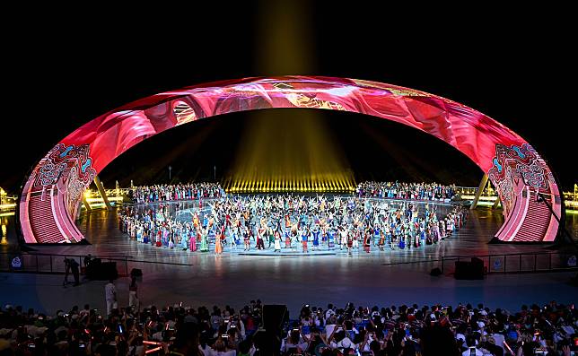 Artists perform during a gala held at the 12th National Traditional Games of Ethnic Minorities of China in Sanya, south China's Hainan Province, Nov. 26, 2024. (Xinhua/Guo Cheng)