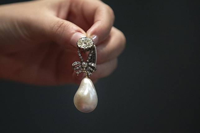 Marie Antoinette pendant sells for $36 million, shattering estimate
