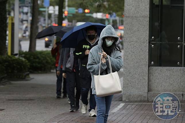 今日上半天，北部及東半部地區有局部短暫雨，中部地區及南部山區、澎湖有零星短暫雨。（本刊資料照）