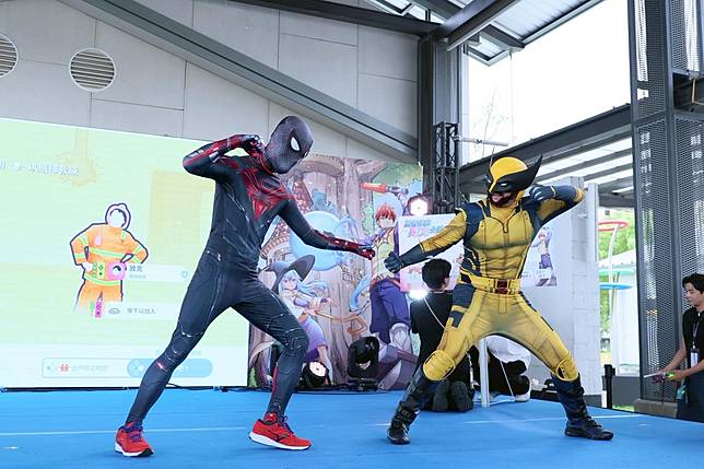  動漫展推出「閃耀！COSPLAY大賽」，邀請民眾點燃動漫魂，傳遞角色魅力與情感張力，成為聚光燈下主角。（桃園市文化局提供）