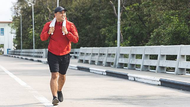 為什麼馬拉松選手都在用「超慢跑」？不想傷膝蓋，銀髮族體適能講師大推的「節拍超慢跑」怎麼做？
