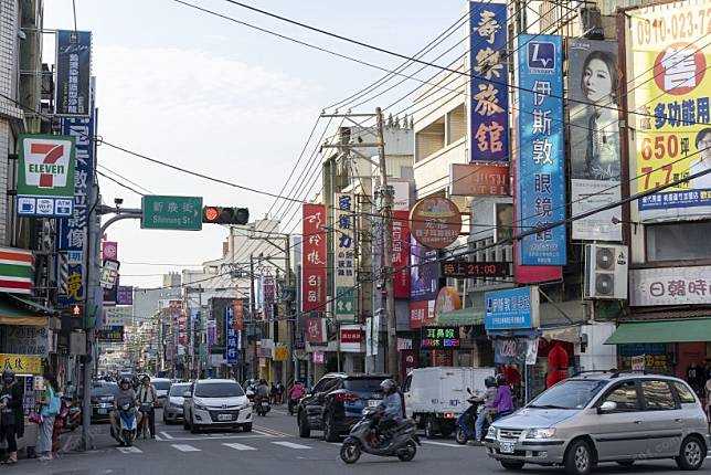 圖/楊梅車站站前商圈商家林立，建商也多圍繞在周邊推案。