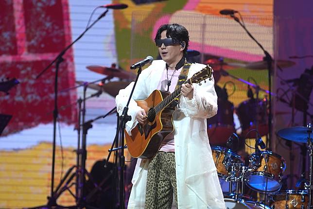 蕭煌奇「告別式組曲」唱到心碎！獻〈阿嬤的話〉淚崩喊：看不到了