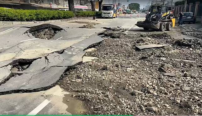 水公司測試管線花壇省道台一線炸裂。（圖／翻攝畫面）