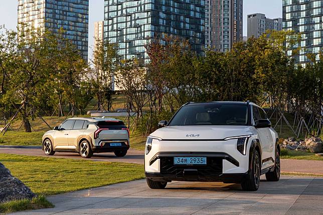 Kia開啟全面電動化世代，首座電動車專屬工廠正式啟用 The Kia EV3榮奪德國金舵獎、TopGear.com年度跨界休旅《2024 Kia EV Day啟發新未來品牌特展》熱烈巡迴中