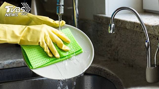 不良的洗碗習慣容易滋生細菌。（示意圖／shutterstock達志影像）