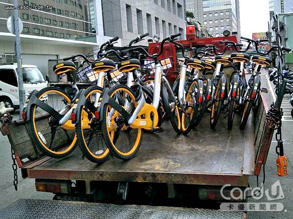 共享自行車oBike遭強力執法、取締拖吊後，業者已陸續到拖吊場繳錢、領回車輛(圖/新北市政府　提供)