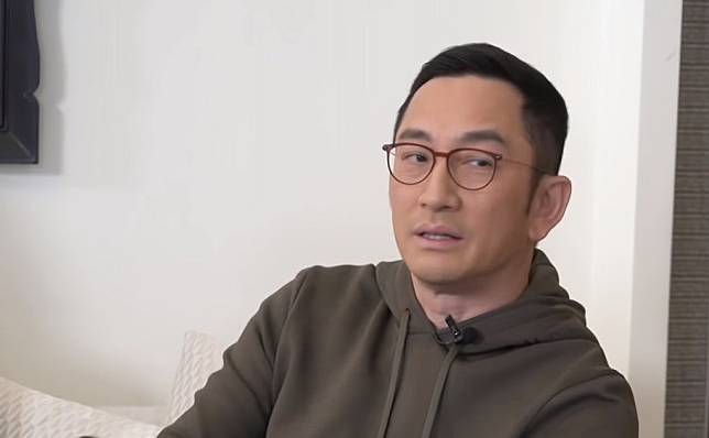 吳啟華在節目透露有「萬人迷」逢人就派房號，今日為有關言論道歉。