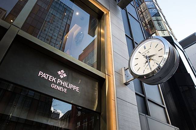 Genevan luxury watch manufacturer brand Patek Philippe seen in Ginza (Photo: Stanislav Kogiku/SOPA Images/LightRocket via Getty Images)