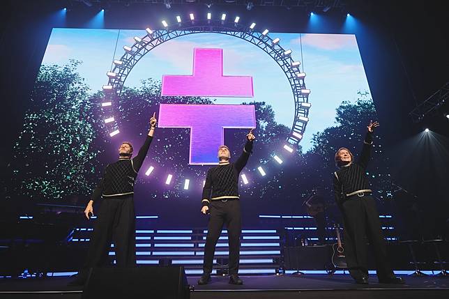 英倫經典天團Take That 接招合唱團 16日在高雄流行音樂中心開唱。（圖／Live Nation Taiwan 提供）