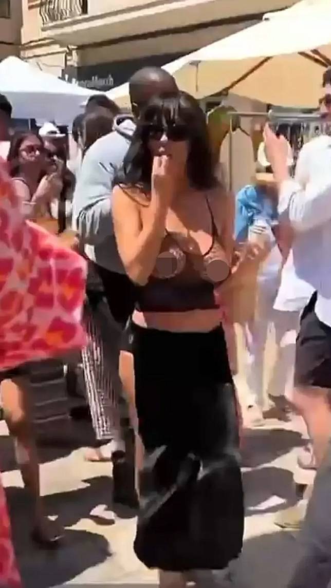 เบียงกา เซนซอรี ภรรยา 'คานเย เวสต์' เจอดราม่าระลอกใหม่ หลังโพสต์ภาพเปลือยกลางแจ้ง – ชาวเน็ตเรียกร้องให้ดำเนินคดีฐานอนาจาร