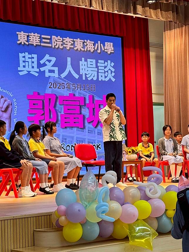 與小學生分享經歷。（圖/facebook）