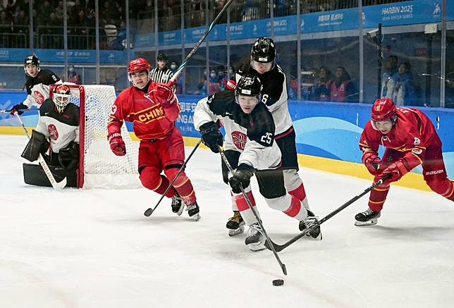 Isogai Sota (3rd R) of Japan competes during the men's ice hockey group A match between Japan and China at 2025 Asian Winter Games in Harbin, northeast China's Heilongjiang Province, on Feb. 10, 2025. (Xinhua/Liu Yun)