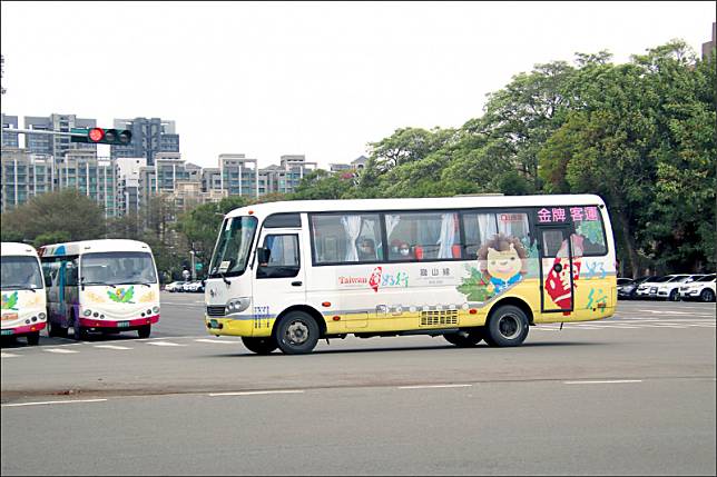 觀光局指出，「台灣好行」觀光接駁公車電子票證半價優惠，擴大到平日，預計五月上路。 (資料照)