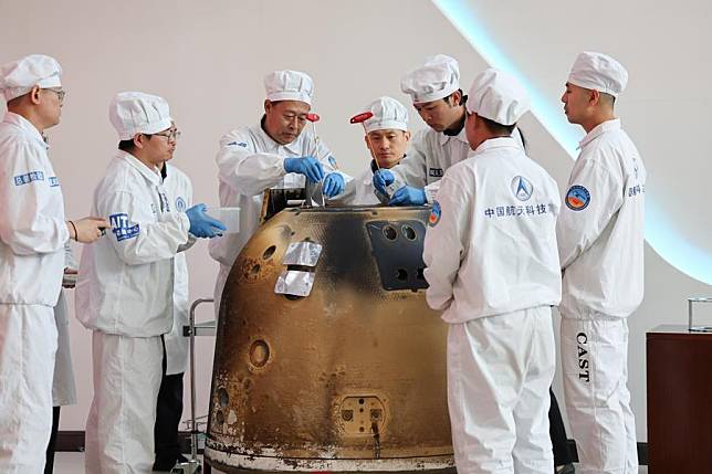 The returner of the Chang'e-6 lunar probe is opened during a ceremony at the China Academy of Space Technology under the China Aerospace Science and Technology Corporation in Beijing, capital of China, June 26, 2024. (Xinhua/Jin Liwang)