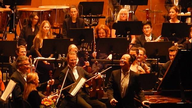 鋼琴演奏家陳瑞斌與石勒蘇益格-荷爾斯泰因國家交響樂團巡演深獲好評。(圖：綺想室內樂團提供)
