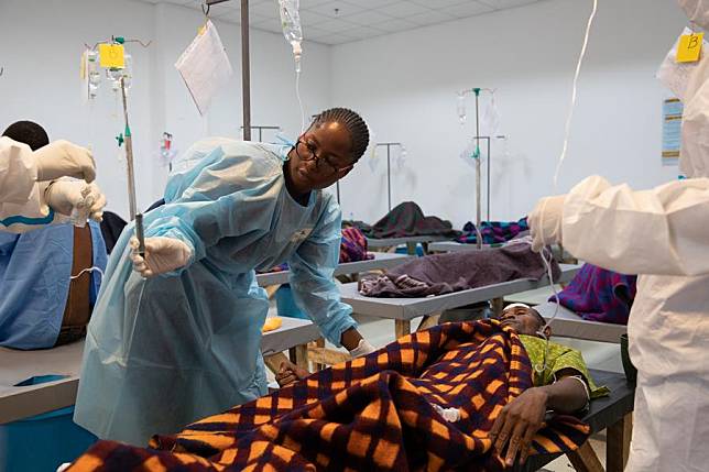 Medical workers take care of patients at the National Heroes Stadium, which has been designated as a cholera treatment center, in Lusaka, Zambia, Jan. 18, 2024. (Xinhua/Peng Lijun)