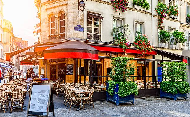 不給外帶、沒有冰拿鐵，才是正統老巴黎咖啡館？