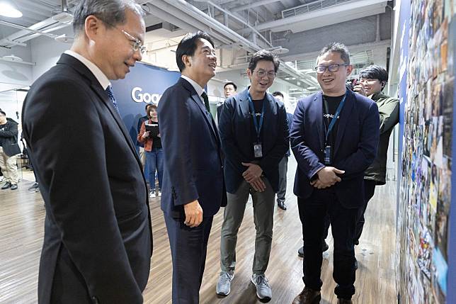 副總統賴清德26日參訪「走著瞧股份有限公司(Gogolook)」。(圖:總統府 Flickr)