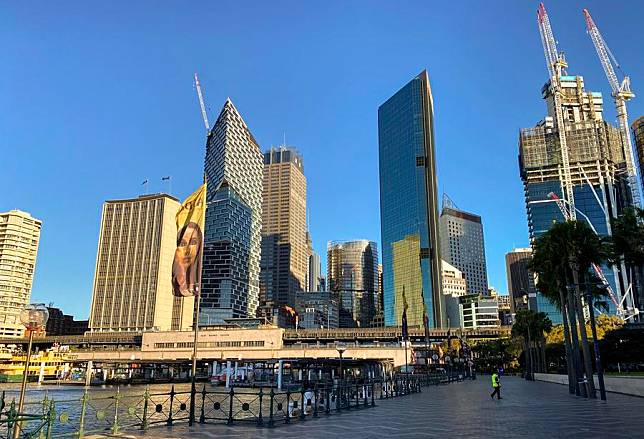 People walk on a street in Sydney, Australia, Aug. 4, 2021. (Xinhua/Bai Xuefei)