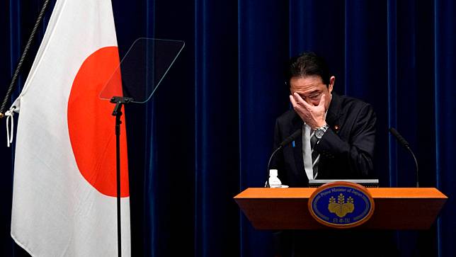 2023年12月13日星期三，日本首相岸田文雄在首相府記者會上。美聯社