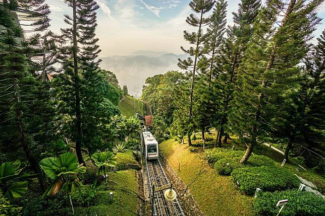 ▲搭纜車上升旗山，登高賞景、親近大自然。（圖/檳州政府）