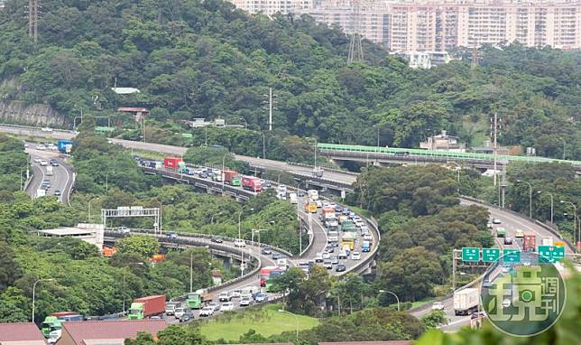 本週末便是和平紀念日連續假期，碰上出遊高峰，高公局提醒用路人注意路況。（本刊資料照）