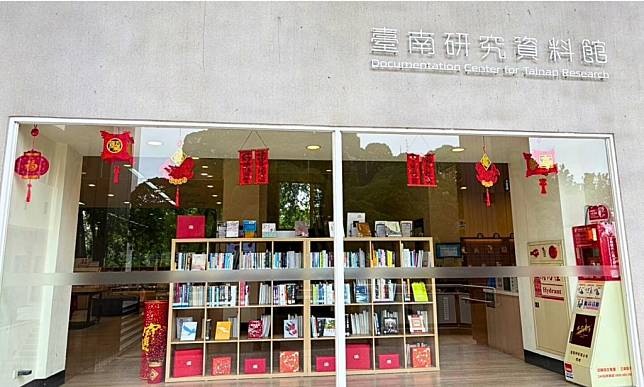 市圖、鹽埕圖書館、許石音樂館等新春推出多項活動，歡迎愛書人在新春假期，擁抱書香。（記者林雪娟攝）