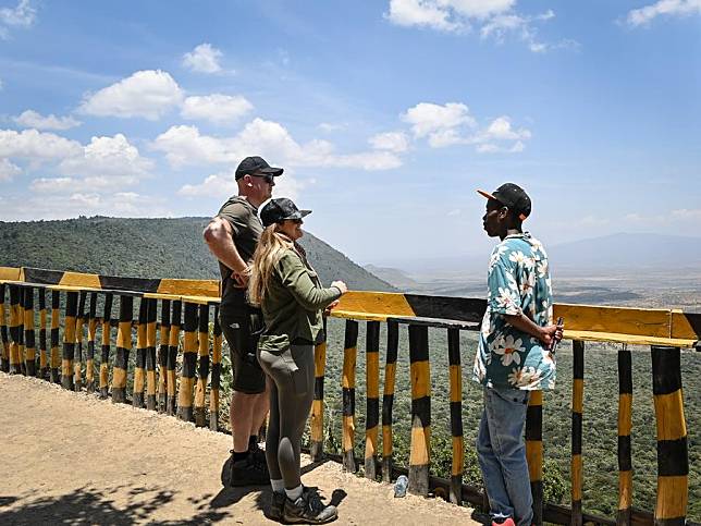 Tourists are seen at a viewpoint of the Great Rift Valley in Kiambu county, Kenya, Sept. 10, 2024. (Xinhua/Han Xu)