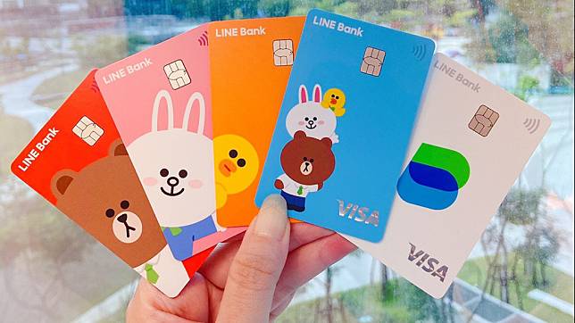 LINE Bank 快點卡有五種卡面供選擇，網路上引起熱議。 