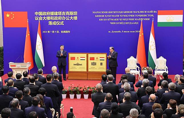 Chinese President Xi Jinping and Tajik President Emomali Rahmon attend the inauguration of a parliament building and a government building aided by China in Dushanbe, Tajikistan, July 5, 2024. (Xinhua/Yao Dawei)