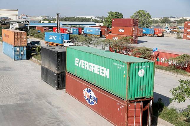 Photo taken on Jan. 13, 2022 shows containers at the Hong Leng Huor Dry Port on the western suburb of Phnom Penh, Cambodia. (Photo by Phearum/Xinhua)