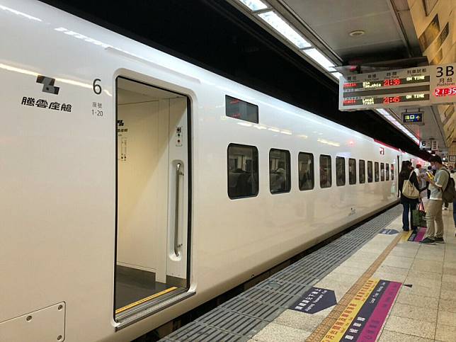 此次中秋連假彰化往七堵上行EMU3000型新自強號更首推全車自由座疏運連假旅客。（圖為EMU3000型列車） 圖：林冠妤／攝