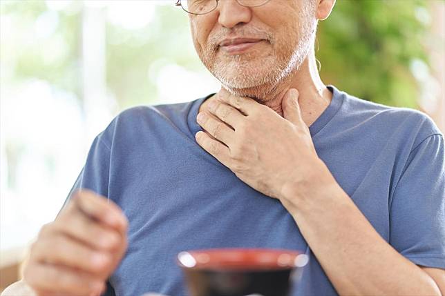 一名50多歲的男性因吞嚥困難、噁心等症狀就醫。（示意圖／pixabay）