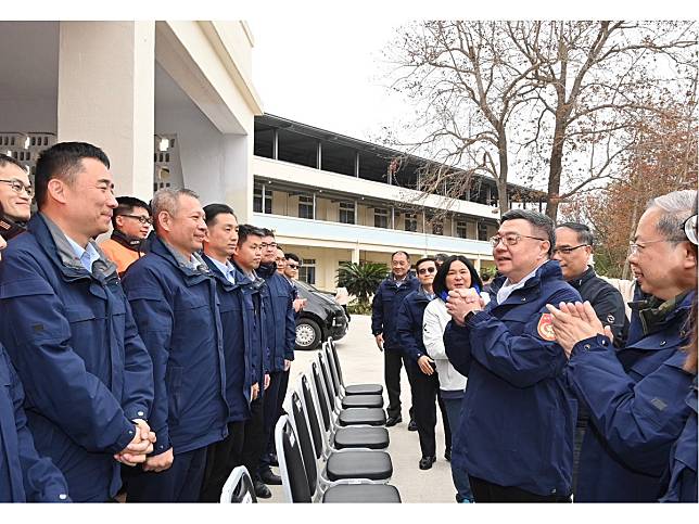 行政院長卓榮泰18日前往金門慰勉海巡人員，並希望中國海警船這次最好能安心過年 (行政院提供)