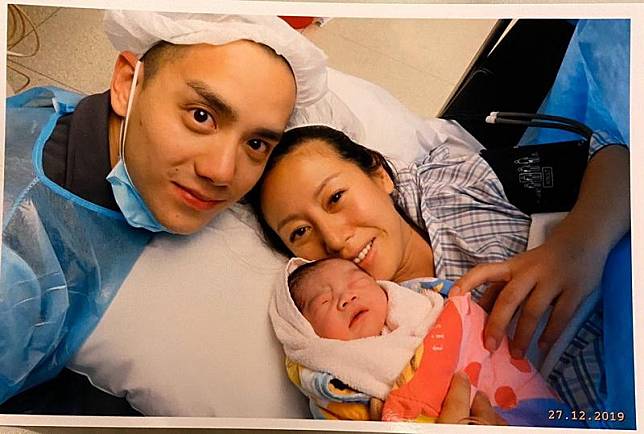 梁靖琪上周五為丈夫施雋賢誕下8.6磅兒子Roman。（施雋賢Instagram圖片）