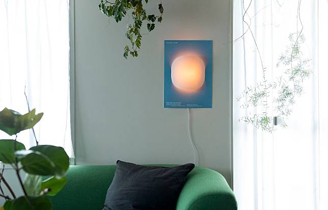 POSTER LIGHT_由印刷公司開發的商品_藍天白雲